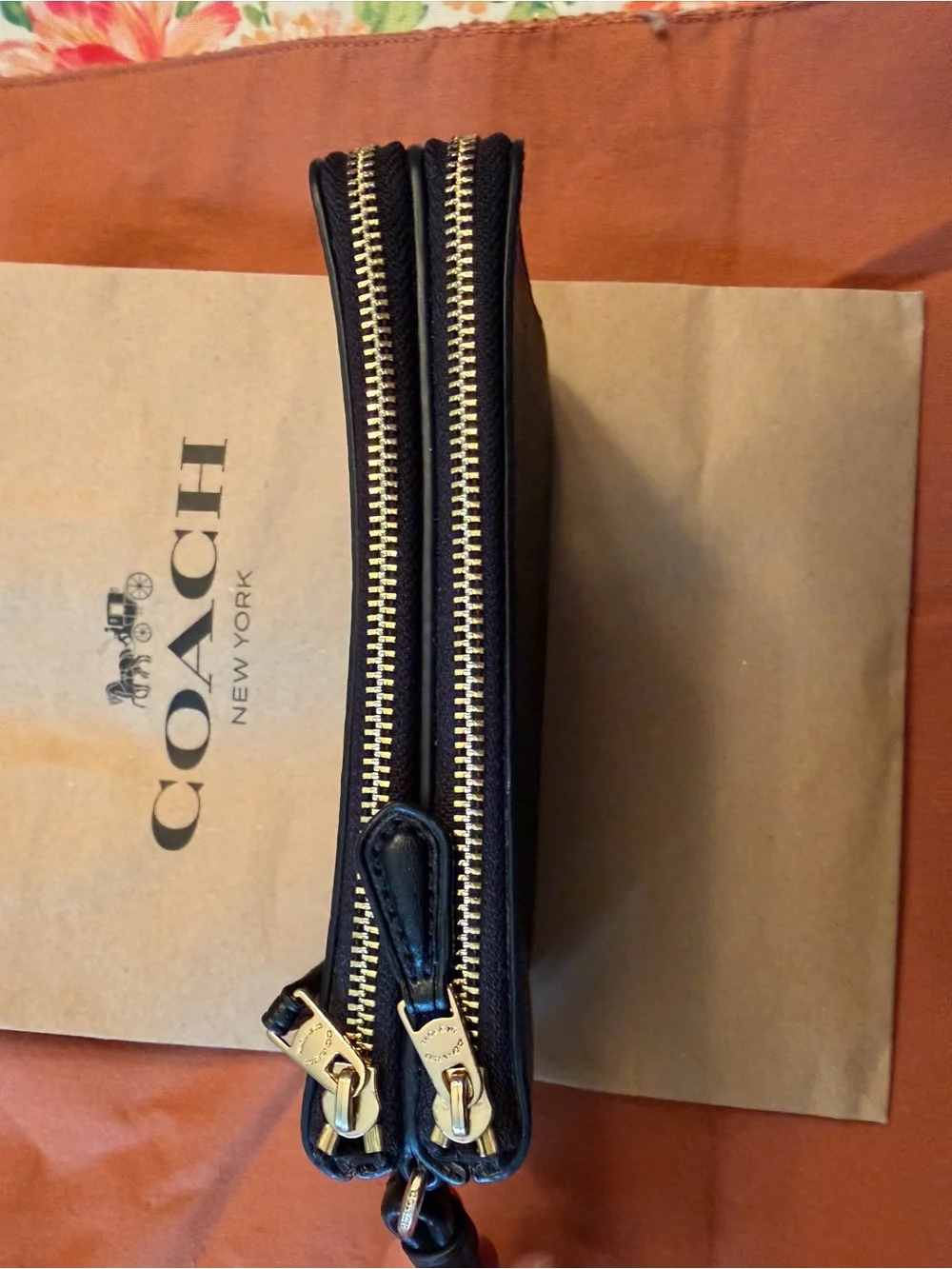COACH Women’s double Signature Zip Wallet black and chocolate